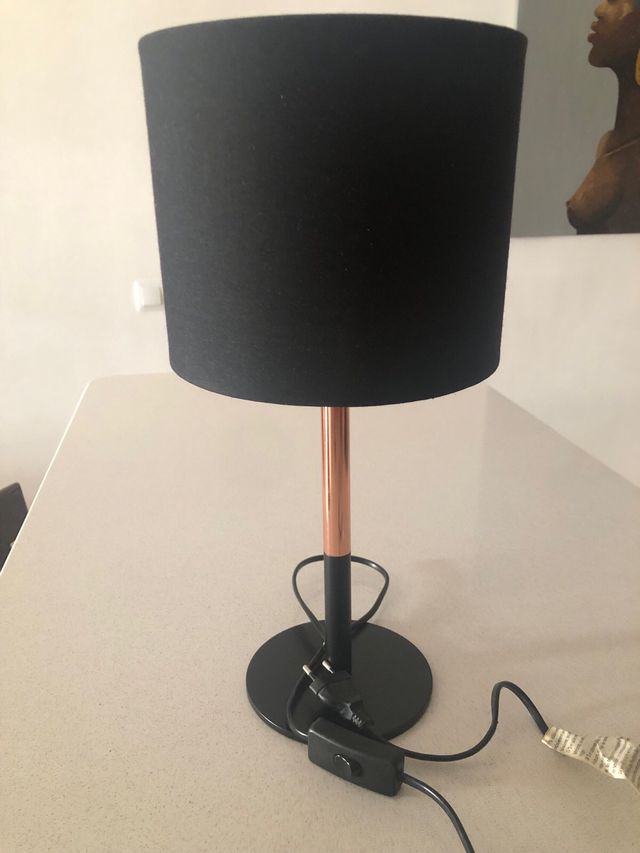 Lámpara de mesa Maison du Monde negra y dorada