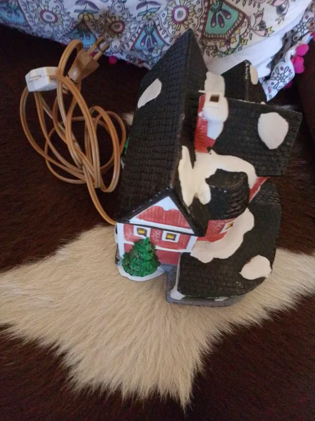 Casa di ceramica decorativa