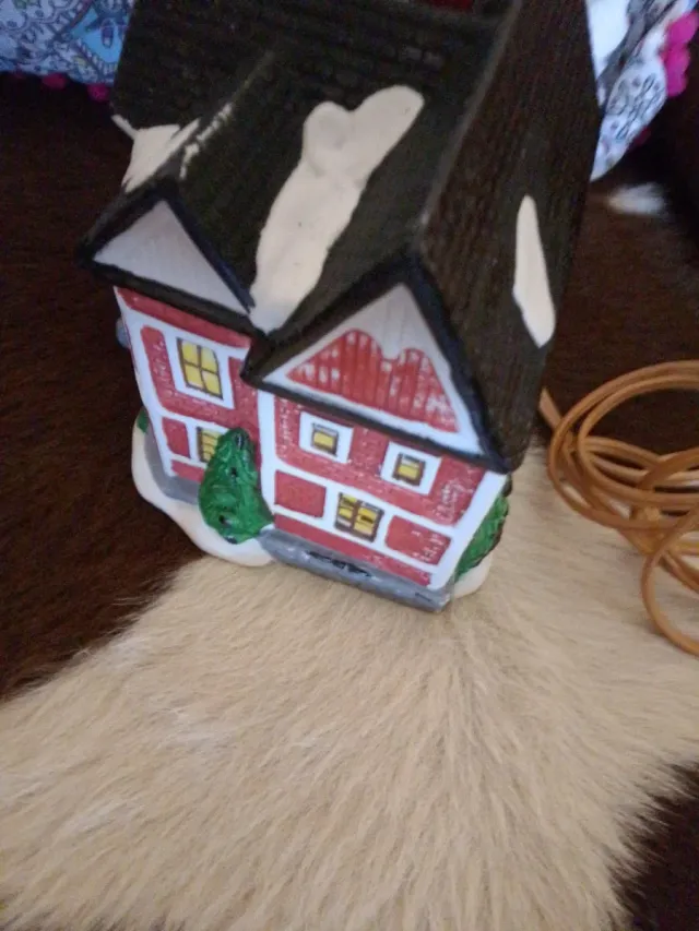 Casa di ceramica decorativa