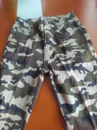 Pantalón vaquero camuflaje chica