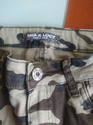 Pantalón vaquero camuflaje chica