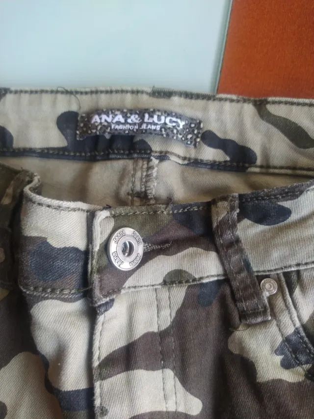 Pantalón vaquero camuflaje chica