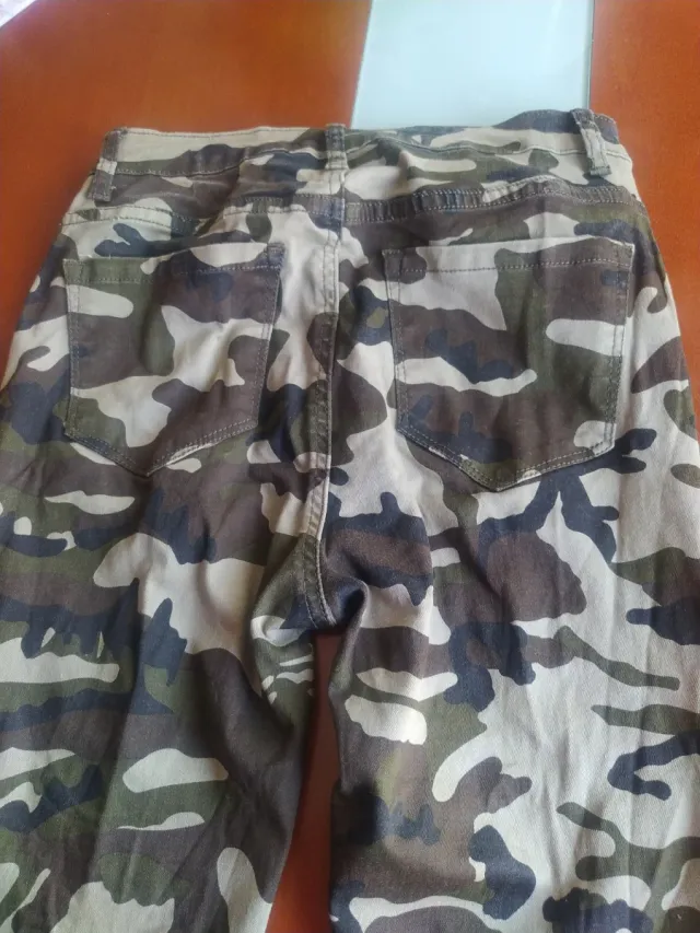 Pantalón vaquero camuflaje chica