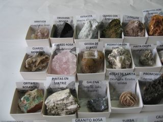 Collezione di 54 minerali