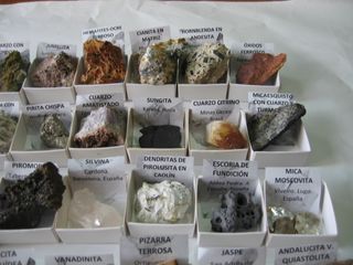 Collezione di 54 minerali