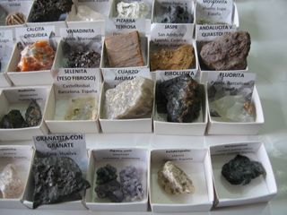Collezione di 54 minerali