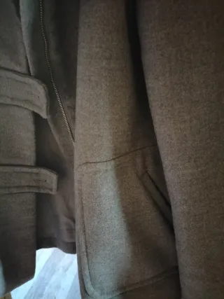 Trenca de paño Zara con capucha.