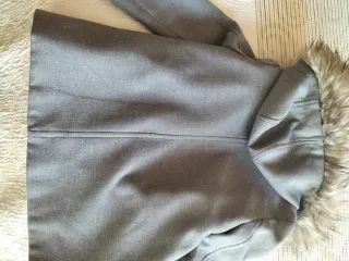 Trenca de paño Zara con capucha.