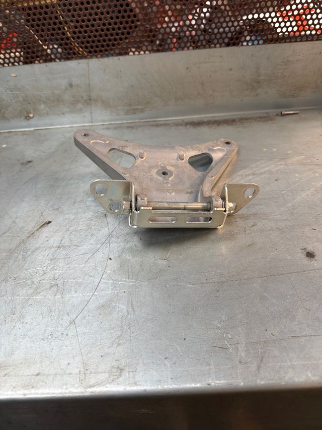 Bisagra Asiento T-Max 560 2023