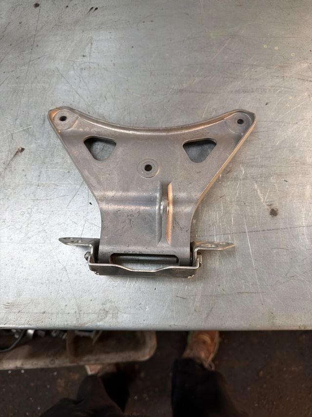 Bisagra Asiento T-Max 560 2023