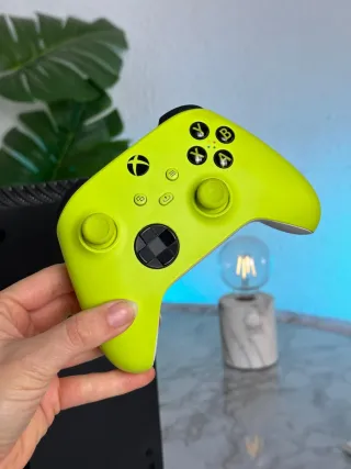 Xbox Series X 1TB + Mando