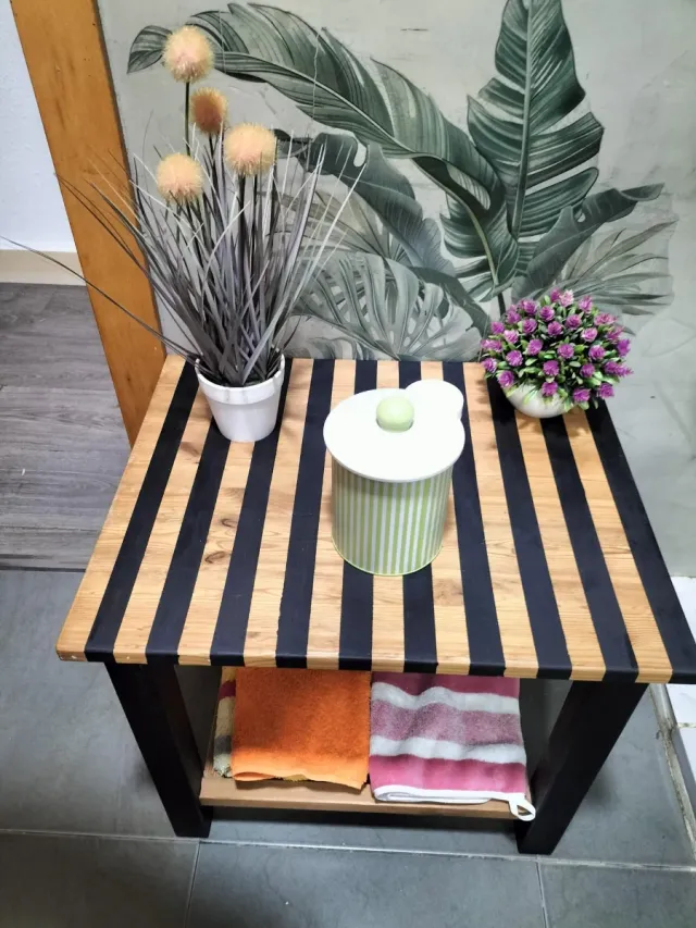 Mesa organizador aseo, mesita, etc,madera maciza