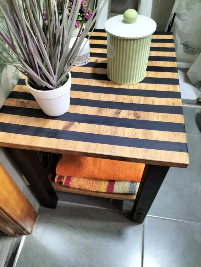 Mesa organizador aseo, mesita, etc,madera maciza