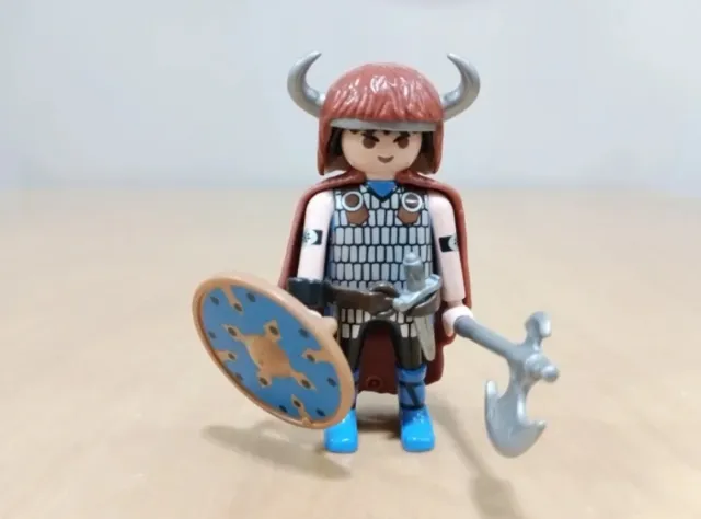 Playmobil Guerriero Vichingo con Ascia e Scudo