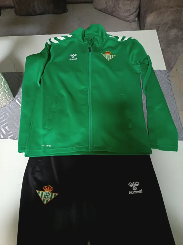 Chándal Hummel Verde y Negro talla 16