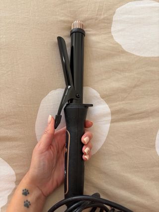 Tenacilla Paris Hilton Negra y Dorada