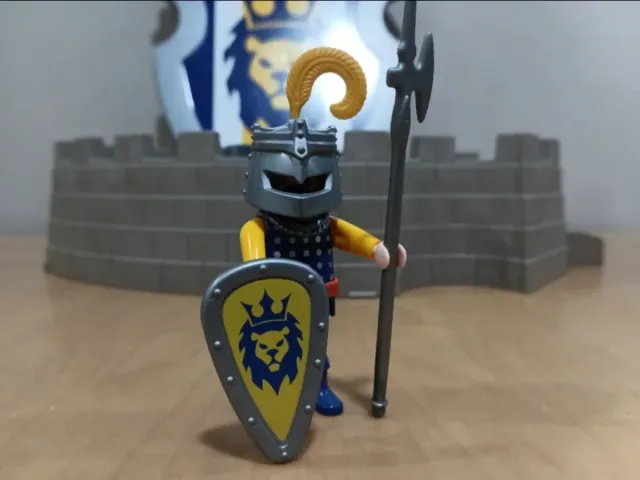 Playmobil Guerriero Medievale con Scudo e Ascia