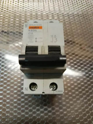 Merlin Gerin multi 9 K60N C10 Interruptor