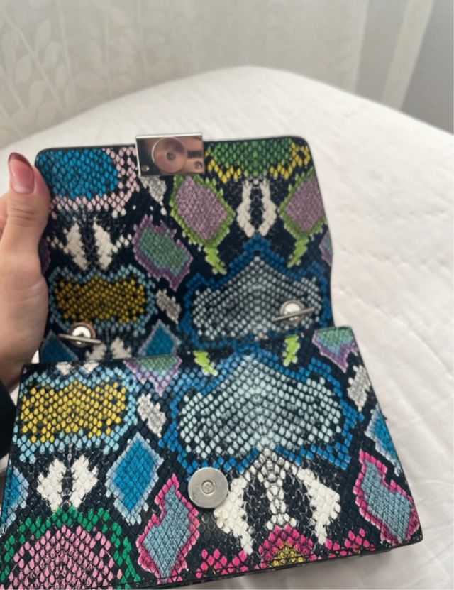Bolso Pull&Bear multicolor estampado serpiente
