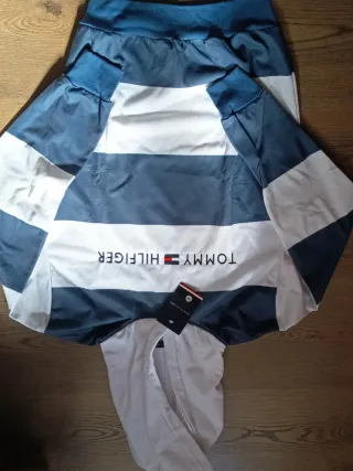 Conjunto azul de mujer.