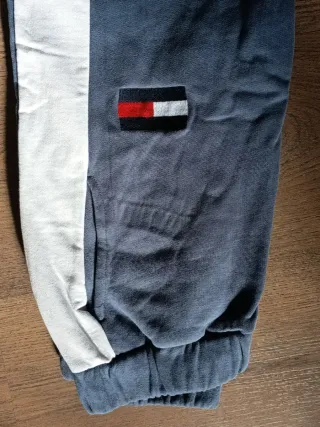 Conjunto azul de mujer.