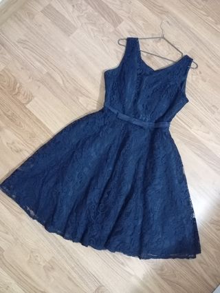 Vestido de fiesta azul con encaje