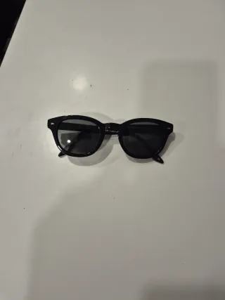 Gafas de sol negras  sin estrenar