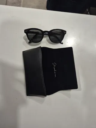 Gafas de sol negras  sin estrenar