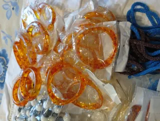 Lote 96 piezas bisutería multicolor