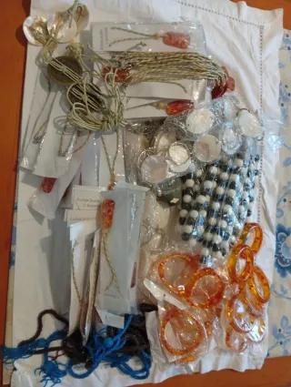 Lote 96 piezas bisutería multicolor