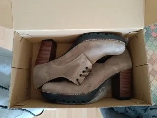 Zapatos de piel con tacón