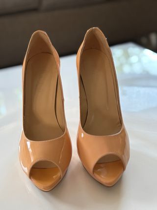 Zapatos de charol peep toe tacón
