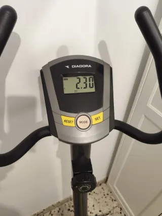 Bicicletta Statica Diadora Nera e Gialla