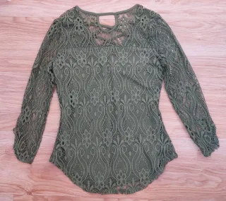 Blusa verde encaje manga larga