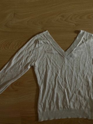 Jersey fino cuello pico brillos gris