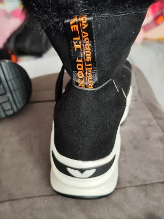 Botas de mujer negras con pelo