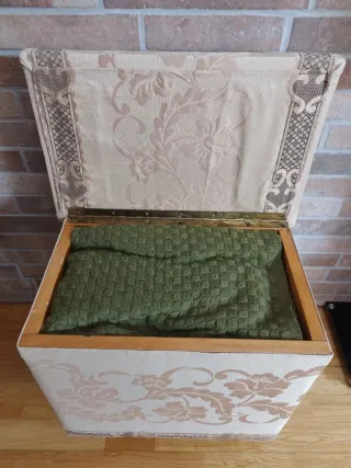 Butaca descalzadora tapizada floral