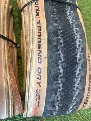 Cubiertas Vittoria Terreno Dry TLR 700x38C gravel