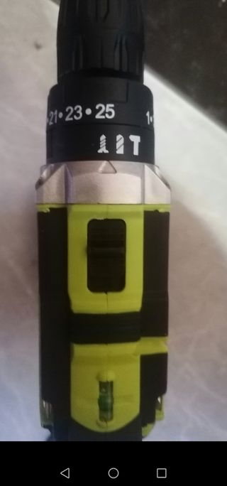 Taladro y pistola de impacto a batería