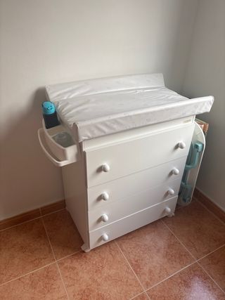 Cómoda cambiador bebé (le falta la bañera)