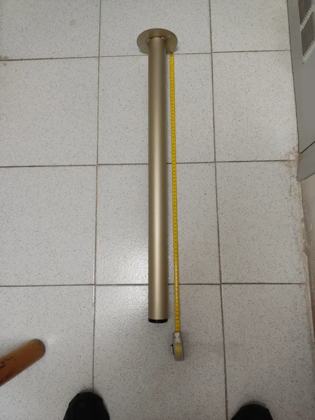 Gambe cilindriche in metallo per tavolo