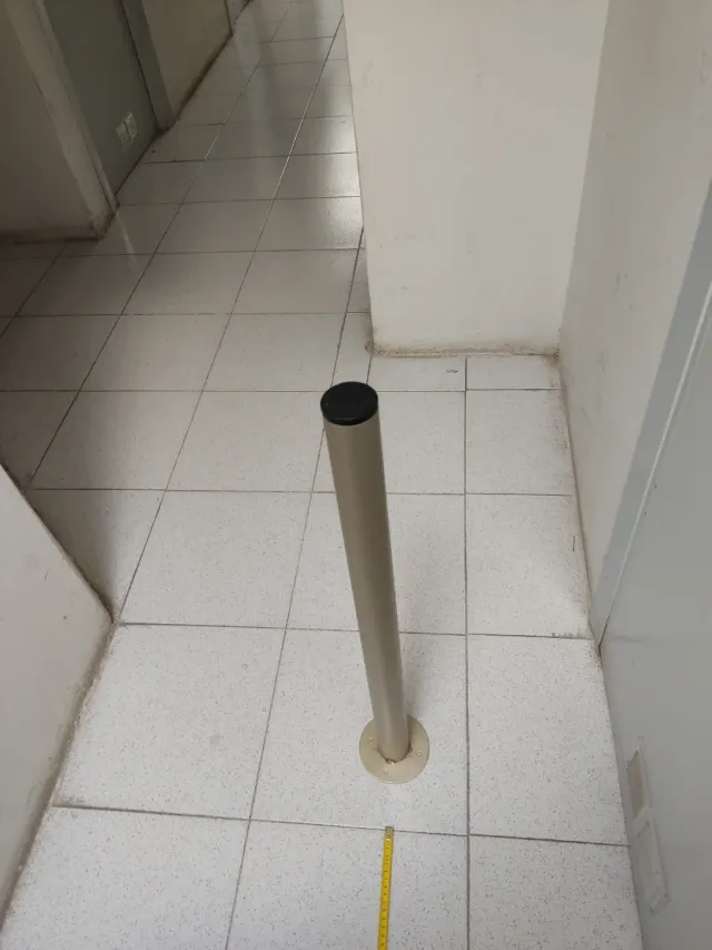 Gambe cilindriche in metallo per tavolo