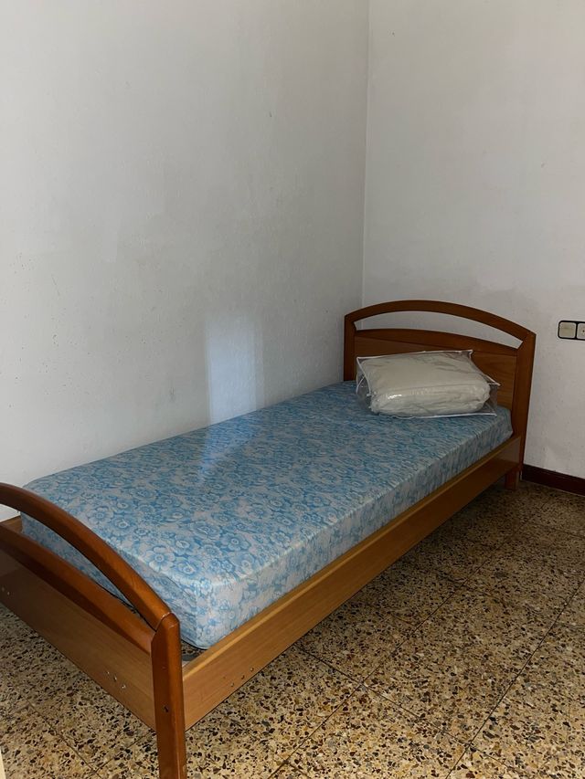 Cama individual de madera