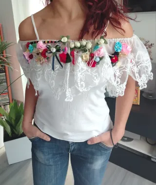 Accesorio flores blusa otavaleña