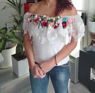 Accesorio flores blusa otavaleña