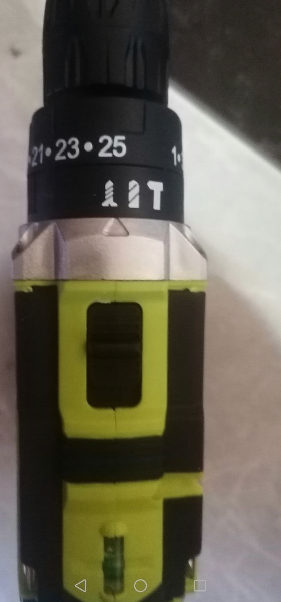 Taladro y pistola de impacto a batería