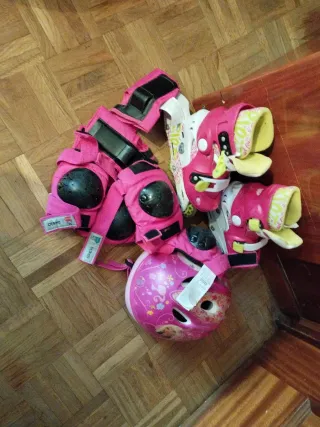 Patines niña Talla 26-29 + Casco y Protecciones