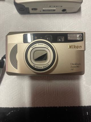 Fotocamere Minolta F35 e Nikon Zoom 90 AF