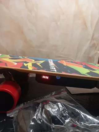 Skateboard elettrico con acceleratore