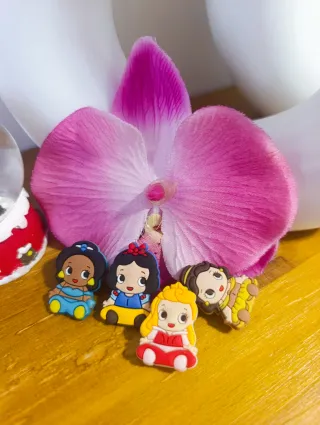 4 DIJES CROCS PRINCESAS DISNEY